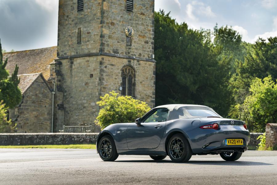  Mazda MX-5 R-Sport (ND) 2020 года  (UK) (фото 11 из 86)